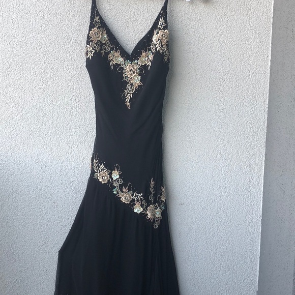 NEW WOMENS DRESS - Picture 3 of 9